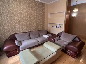 Nazarbaeva 44 Stalinskaia Planirovka Flat
