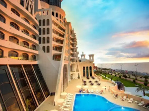 The Grand Gloria Отель