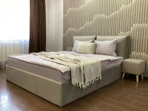 Na bulvare M. Raskovoy (bordo) Flat
