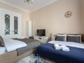 Апартаменты Улучшенные с Двумя Спальнями и Балконом