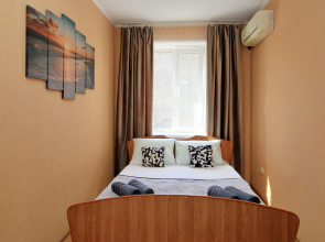 Na Pushkinskoy naberezhnoy Flat