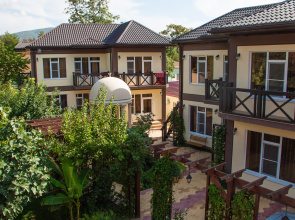 Izumrudnyij Guest House