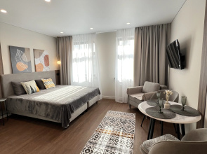 V Tsentre Goroda Apartments