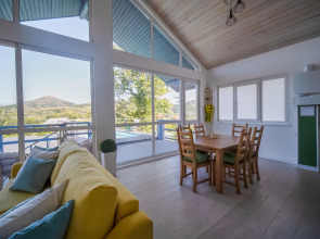 Частный Дом с Бассейном Мансардой и Видом на Горы