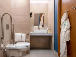 Отель Holiday Inn Yerevan Republic Square, an IHG Hotel