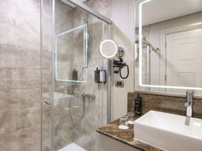 Отель Mercure Tbilisi Old Town