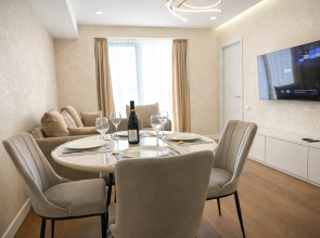 Roskoshnye Odnokomnatnye | Vid na More Park i Naberezhnuyu Apartments