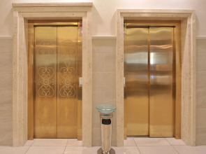 Resort Retro Riverside Wellness