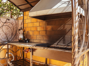 Aprelskie Tezisy Guest House