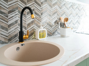 Апартаменты с ярким дизайнерским ремонтом