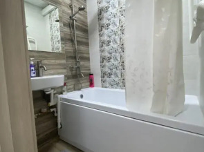 Квартира четырехкомнатная на Цюрупы, 84