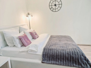 Апартаменты Двухкомнатные Центр, у площади Победы,Черняховского 12А,Колибри#12А