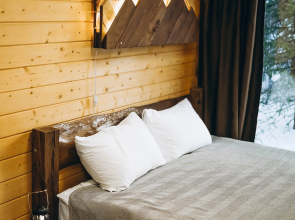 Na Beloy Krepkie Krovati Chalet