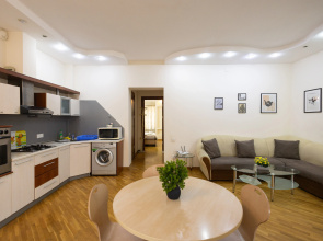 Apartamenty 2 komnatnaa uutnaa na Torgovoj (Kolorit)