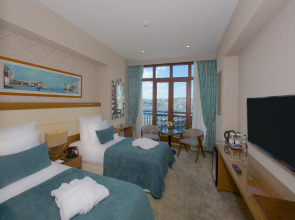 Momento Golden Horn Hotel