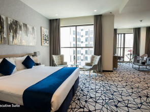 Отель Grand Kingsgate Waterfront By Millennium