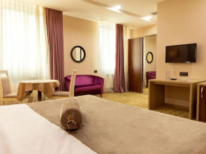West Shine Hotel