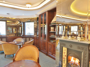 Resort Retro Riverside Wellness