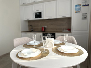 Апартаменты Элитные на берегу реки Тура с видом на Мост Влюбленных