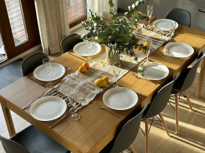 Dvuhetazhnyj Barnhaus s Terrasoj i Vidom na gory Gornaya Myata Private House