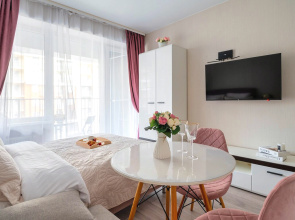Studiya u morya s bassejnom na territorii. Karavella 112 Apartments