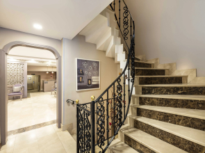 Отель Raymond Old City