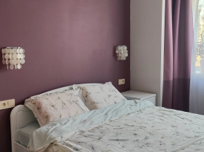 v tsentre Gatchiny, zelenaya ekologichnaya zona goroda Flat