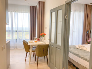 Апартаменты Sun City Apartments 10 с видом на море