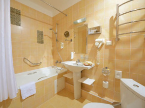 Отель Cronwell Inn Стремянная