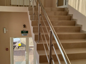 Отель  Ленинградская