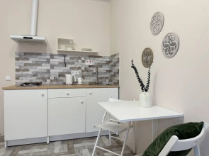 Квартира Комфортная Студия возле Моря на цокольном этаже