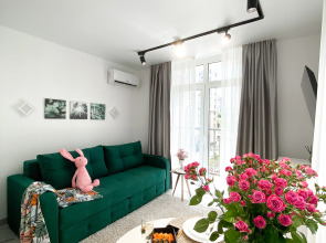 Апартаменты-студия 30 кв.м. с двуспальным диваном и балконом, с 3 по 6 этаж