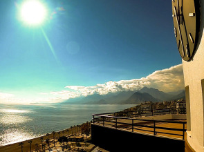 Отель The Corner Park