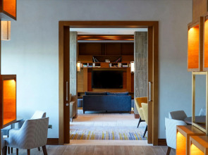 Staybridge Suites Dubai al-Maktoum Airport, an IHG Hotel