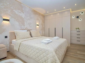 Fsf eksklyuzivnaya dizaynerskaya dvushka v tsentre Flat