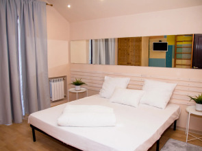 Апартаменты Лоял на улице 9-я Линия 14