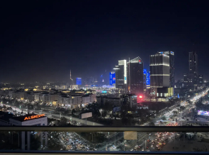 Prostornaya Dizaynerskaya S Panoramnym Vidom Na Gorod Apartments