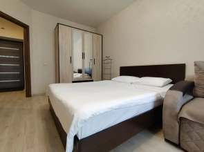 Lyubimy Dom na Antonova 28 2 etazh Flat