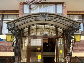 Mon Michel Hotel