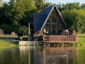 S Baney I Chanom S Vidom Na Ozero Private house