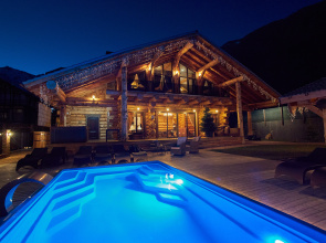 Kedr 760, 5 spalen, 12 gostej s Bassejnom i Banej Chalet
