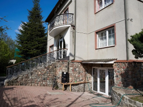 V Yolkakh Private House