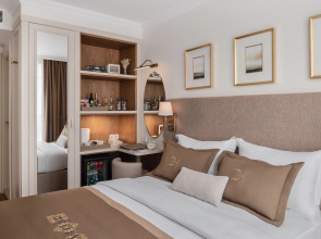 Отель Delita City