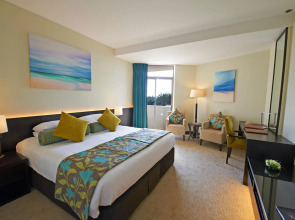 Курортный отель JA The Resort - JA Beach hotel