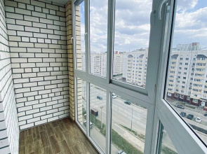 Квартира с Панорамным Балконом и Индивидуальным Отоплением. Тихий Уютный Район с Очень Развитой Инфраструктурой