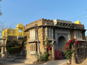 Haveli Gokul Niwas Hotel