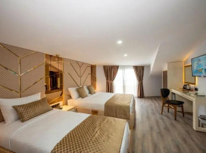 Luxury Airport Hotel by Zazzoni