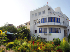 Myis Tolstyij Guest House