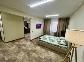 Na Shakhterskoy Naberezhnoy 10B Flat