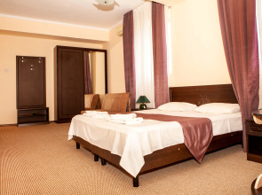 Отель Максимус